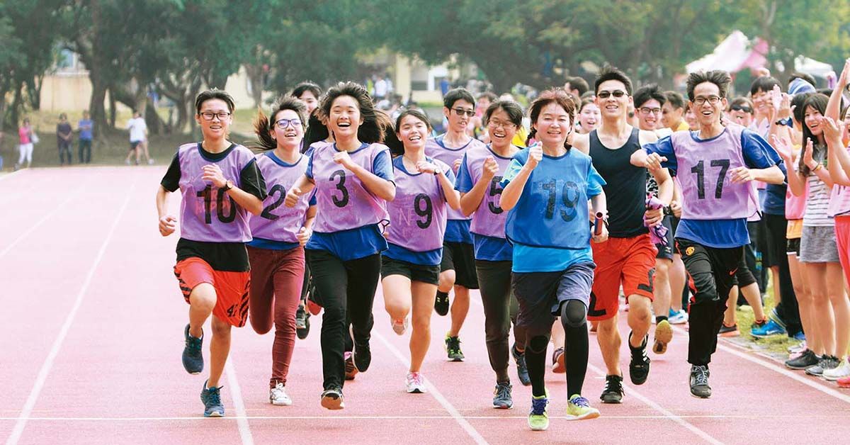 一張含有 人員, 服裝, 足部穿著, 體育 的圖片

AI 產生的內容可能不正確。